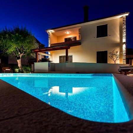 Holiday Home Villa プーラ 部屋 写真