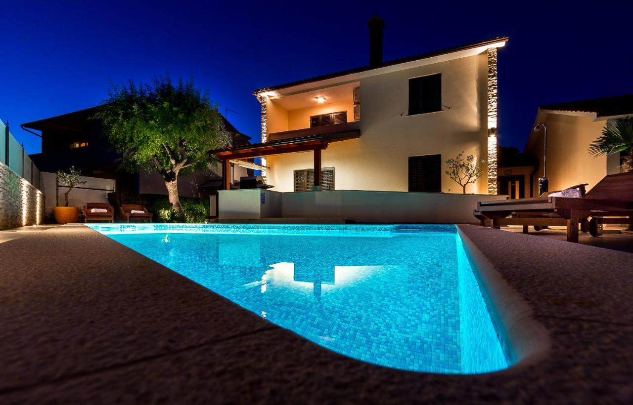Holiday Home Villa プーラ 部屋 写真