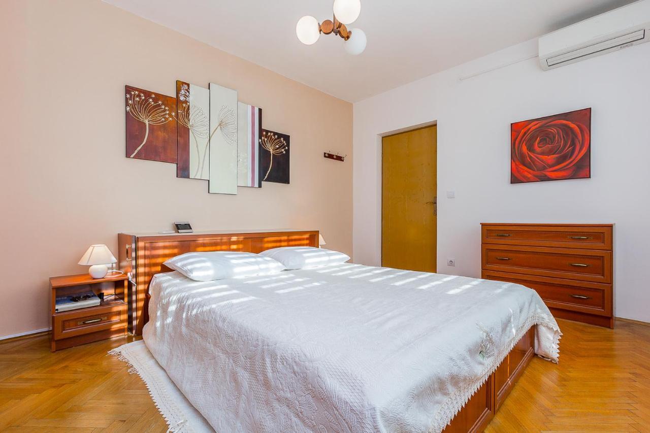 Holiday Home Villa プーラ 部屋 写真
