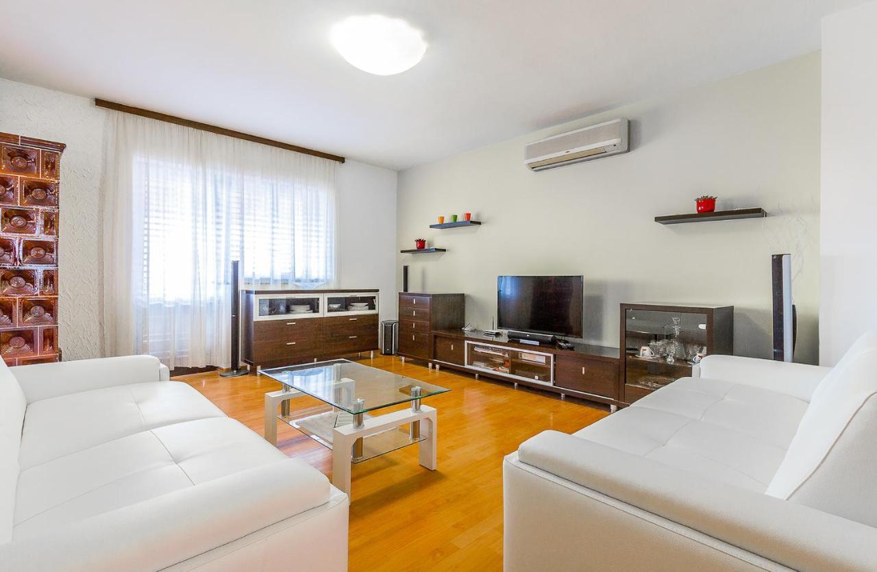 Holiday Home Villa プーラ 部屋 写真